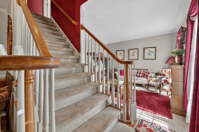 24 Queen Regent CT, Blue Ridge, VA 24064