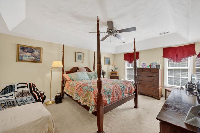 24 Queen Regent CT, Blue Ridge, VA 24064