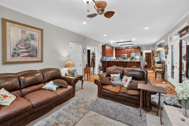 24 Queen Regent CT, Blue Ridge, VA 24064