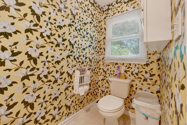 24 Queen Regent CT, Blue Ridge, VA 24064