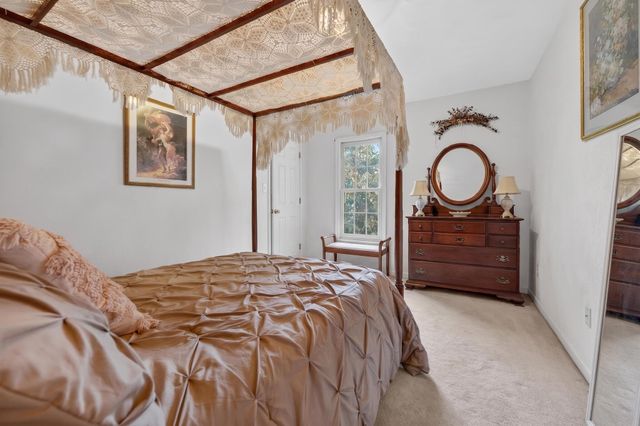24 Queen Regent CT, Blue Ridge, VA 24064