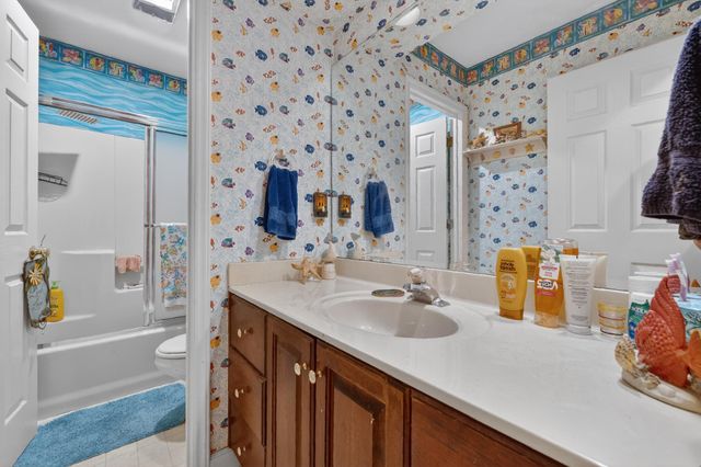 24 Queen Regent CT, Blue Ridge, VA 24064