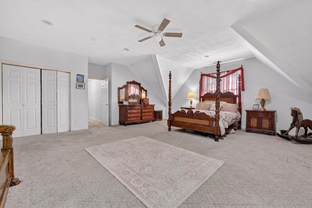 24 Queen Regent CT, Blue Ridge, VA 24064