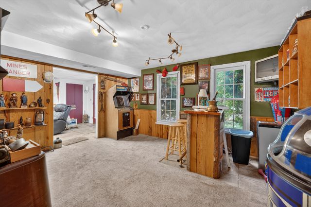24 Queen Regent CT, Blue Ridge, VA 24064