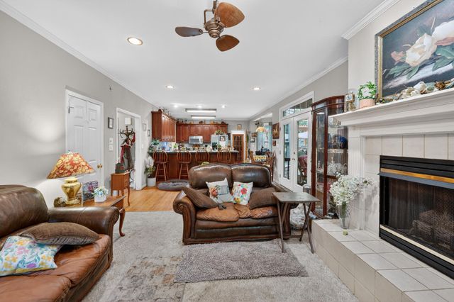 24 Queen Regent CT, Blue Ridge, VA 24064