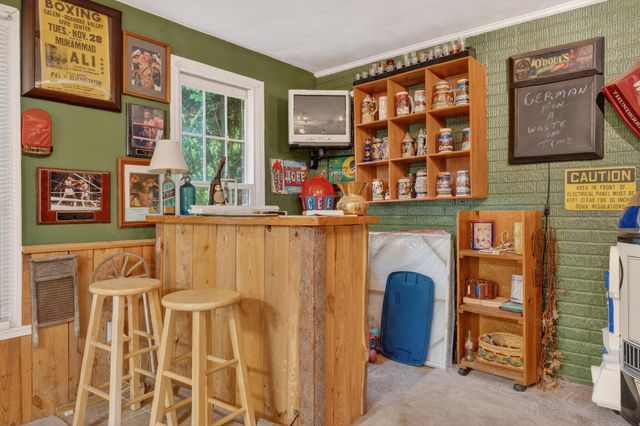 24 Queen Regent CT, Blue Ridge, VA 24064