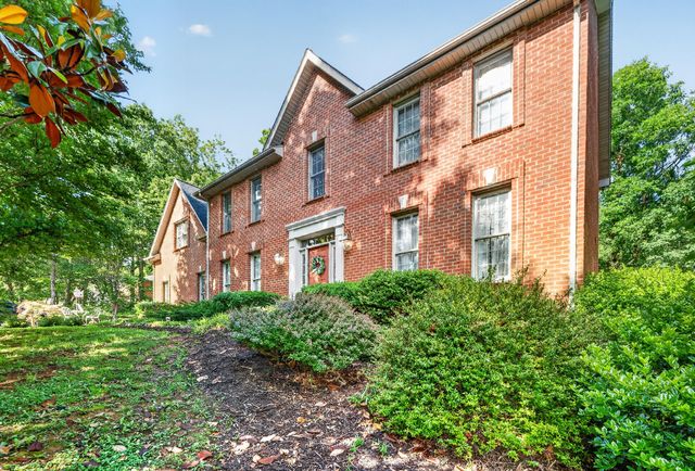 24 Queen Regent CT, Blue Ridge, VA 24064