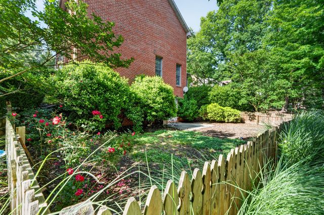 24 Queen Regent CT, Blue Ridge, VA 24064