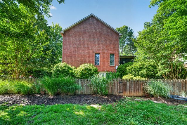 24 Queen Regent CT, Blue Ridge, VA 24064