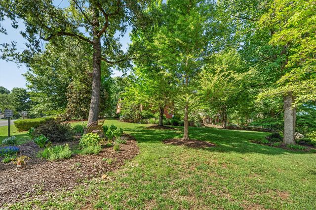 24 Queen Regent CT, Blue Ridge, VA 24064