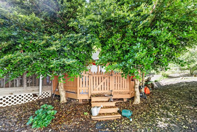 24 Queen Regent CT, Blue Ridge, VA 24064