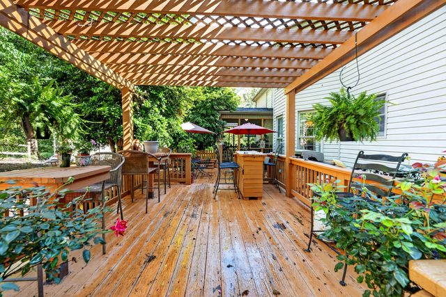 24 Queen Regent CT, Blue Ridge, VA 24064