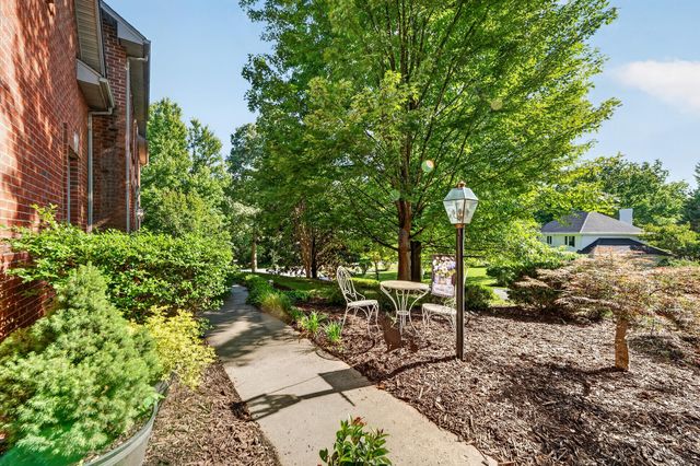 24 Queen Regent CT, Blue Ridge, VA 24064
