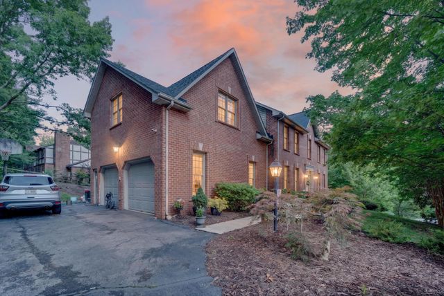 24 Queen Regent CT, Blue Ridge, VA 24064