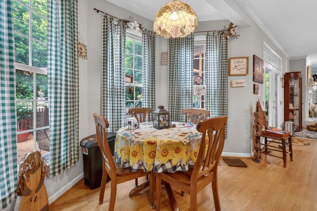 24 Queen Regent CT, Blue Ridge, VA 24064