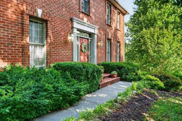 24 Queen Regent CT, Blue Ridge, VA 24064