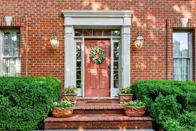 24 Queen Regent CT, Blue Ridge, VA 24064