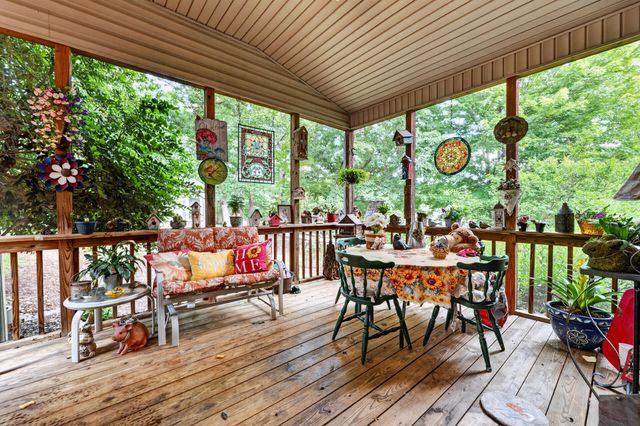 24 Queen Regent CT, Blue Ridge, VA 24064