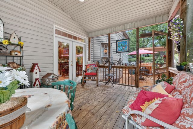 24 Queen Regent CT, Blue Ridge, VA 24064