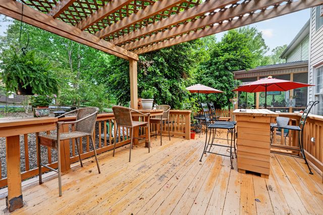 24 Queen Regent CT, Blue Ridge, VA 24064