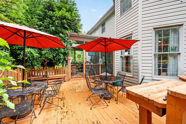 24 Queen Regent CT, Blue Ridge, VA 24064