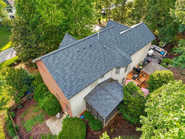 24 Queen Regent CT, Blue Ridge, VA 24064