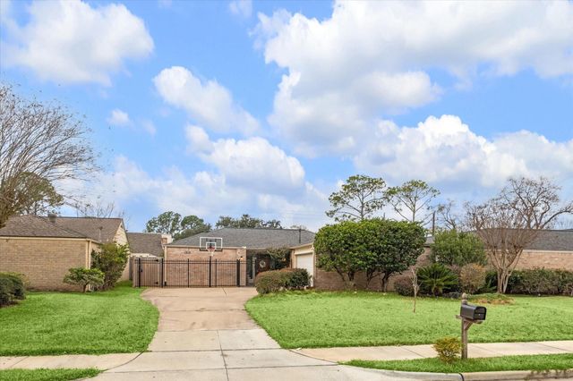1306 S Kirkwood Road, Houston, TX 77077