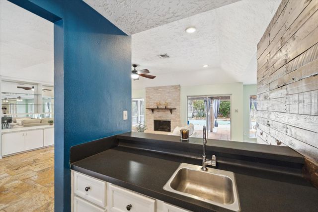 1306 S Kirkwood Road, Houston, TX 77077