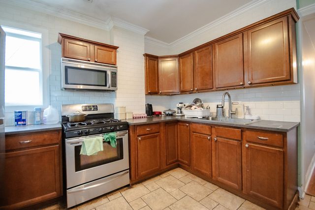 2931 W LEXINGTON Street, Chicago, IL 60612