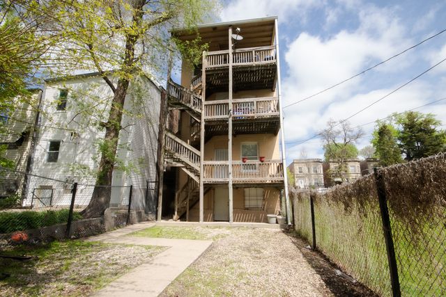 2931 W LEXINGTON Street, Chicago, IL 60612