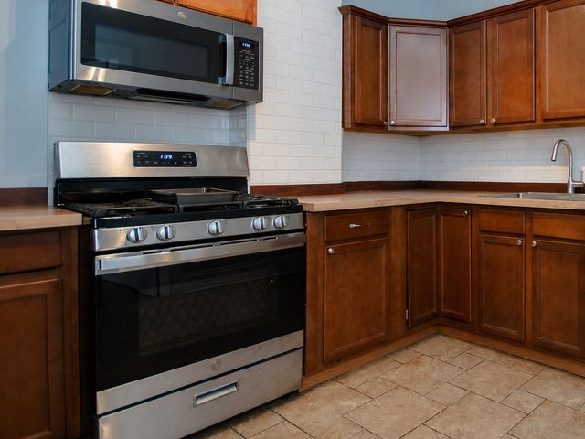 2931 W LEXINGTON Street, Chicago, IL 60612