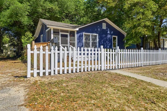 2217 Cambridge Avenue, North Charleston, SC 29405