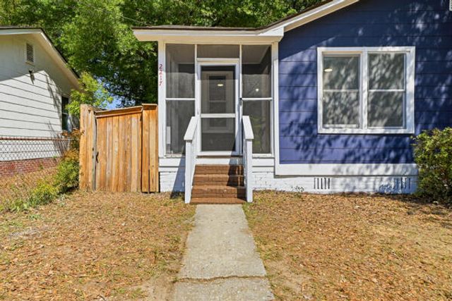2217 Cambridge Avenue, North Charleston, SC 29405