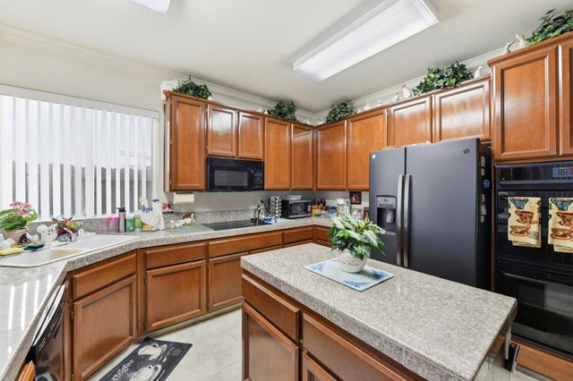 1892 Avenida Martina, Roseville, CA 95747