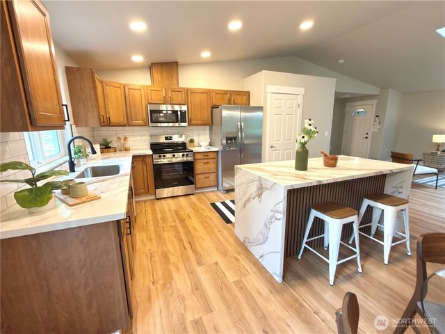 30 E Paint Brush Lane, Union, WA 98592