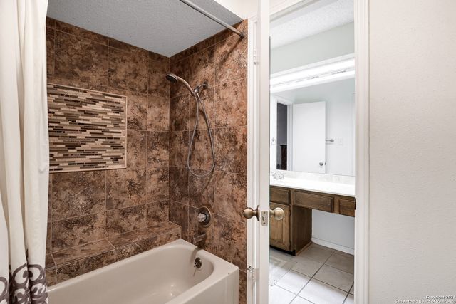7738 Chambers Rd Apt 611, San Antonio, TX 78229