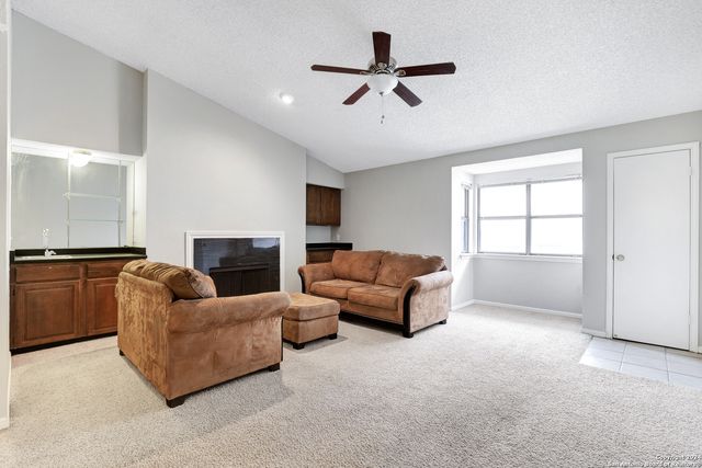 7738 Chambers Rd Apt 611, San Antonio, TX 78229