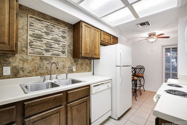 7738 Chambers Rd Apt 611, San Antonio, TX 78229