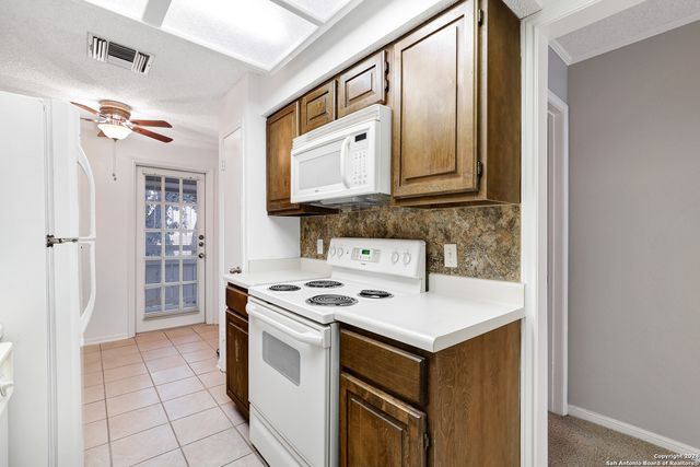 7738 Chambers Rd Apt 611, San Antonio, TX 78229