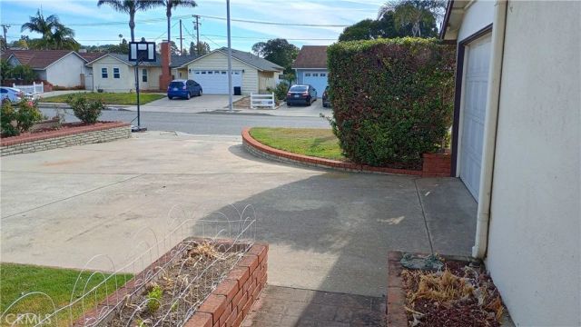 37 Hastings Avenue, Ventura, CA 93003