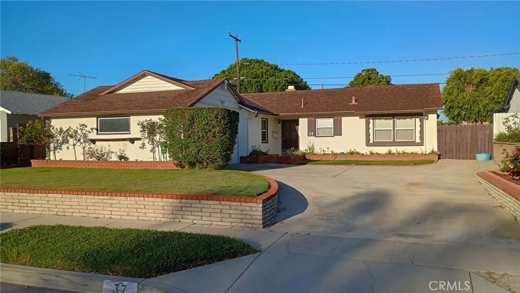 37 Hastings Avenue, Ventura, CA 93003