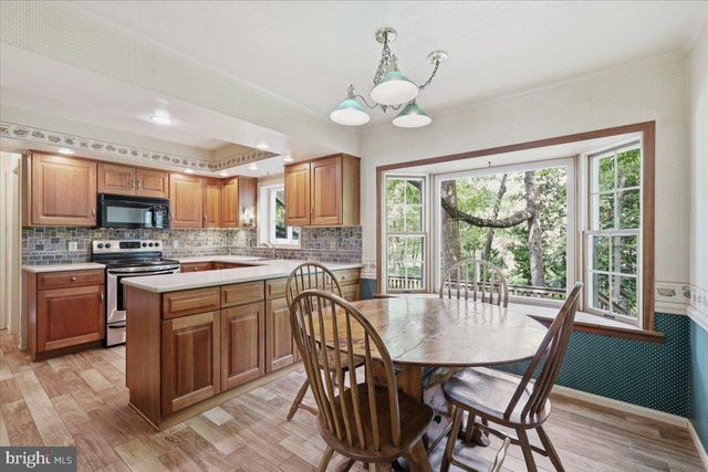 28 FOREST LANE, Ewing, NJ 08628