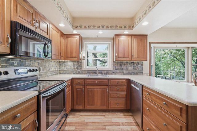 28 FOREST LANE, Ewing, NJ 08628
