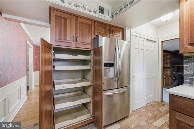 28 FOREST LANE, Ewing, NJ 08628