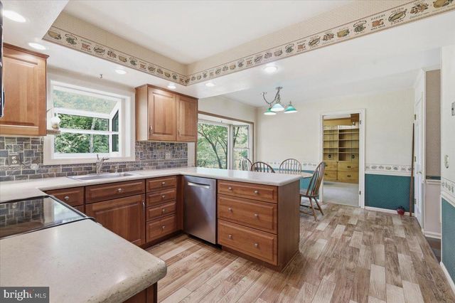 28 FOREST LANE, Ewing, NJ 08628