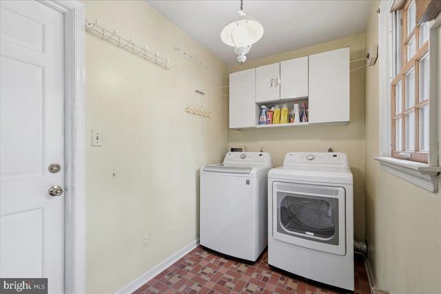 28 FOREST LANE, Ewing, NJ 08628