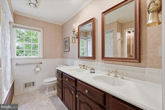 28 FOREST LANE, Ewing, NJ 08628