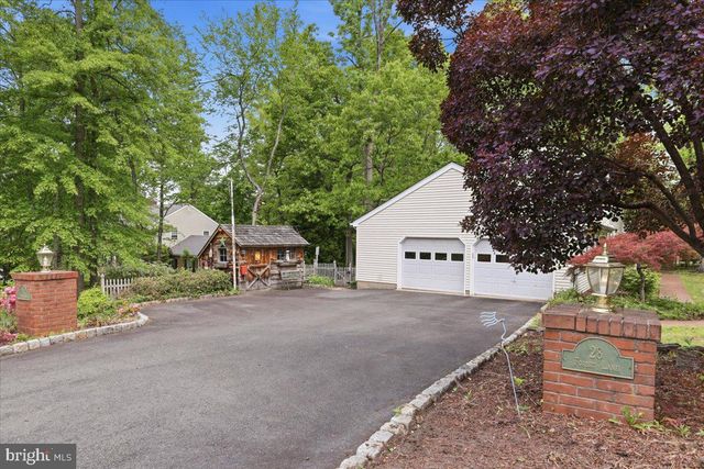 28 FOREST LANE, Ewing, NJ 08628