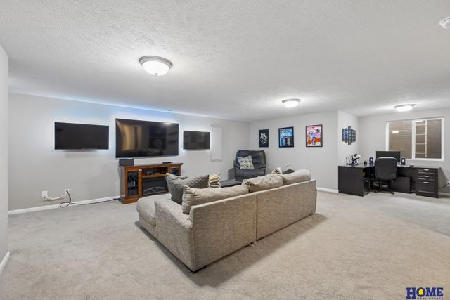 10316 White Pine Road, Lincoln, NE 68527