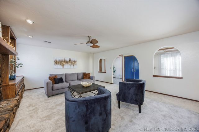 1801 Rolling Hills Place, Bartlesville, OK 74006